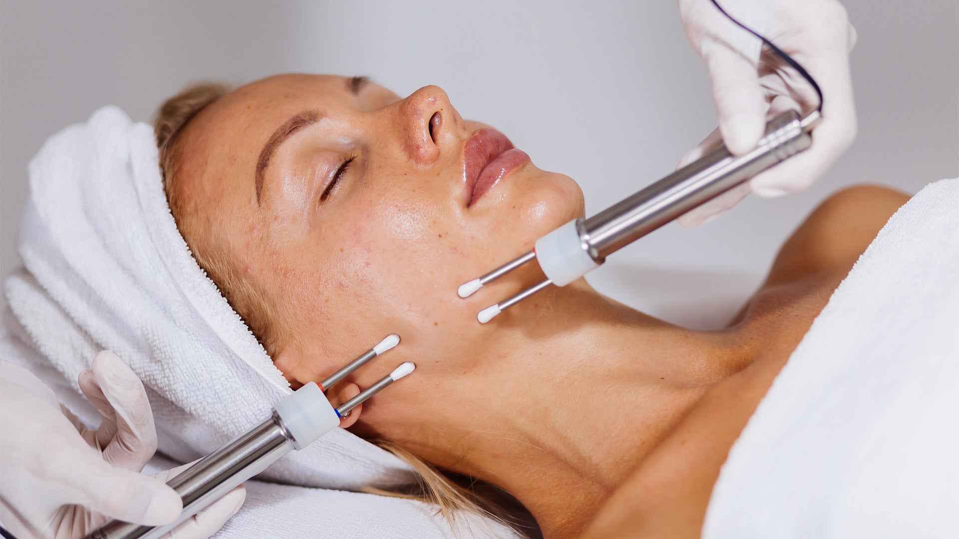 Microcurrent facial