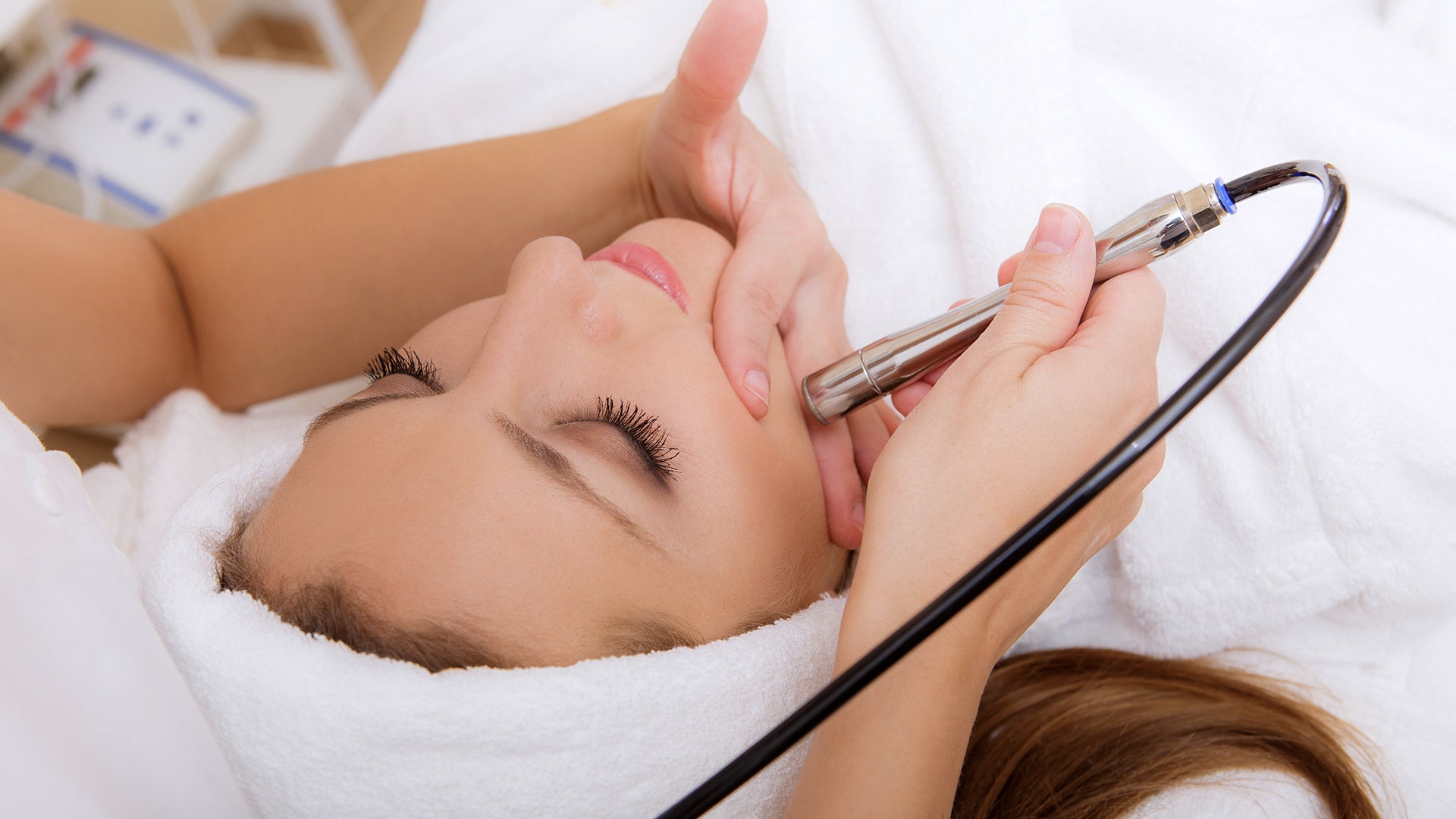 Oxygen treatment facial